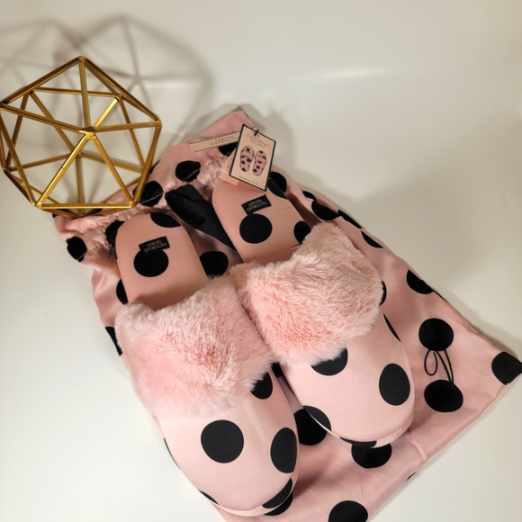 PINK Victoria's Secret Shoes - 🆕️Victorias Secret, Faux Fur, Pink Polka Dot, 7-8, Slippers